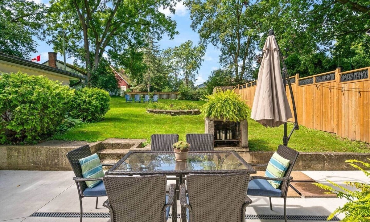 Queenston House | Cozy & Peaceful Cottage in Historic Queenston, NOTL-Wine Country Retreat
