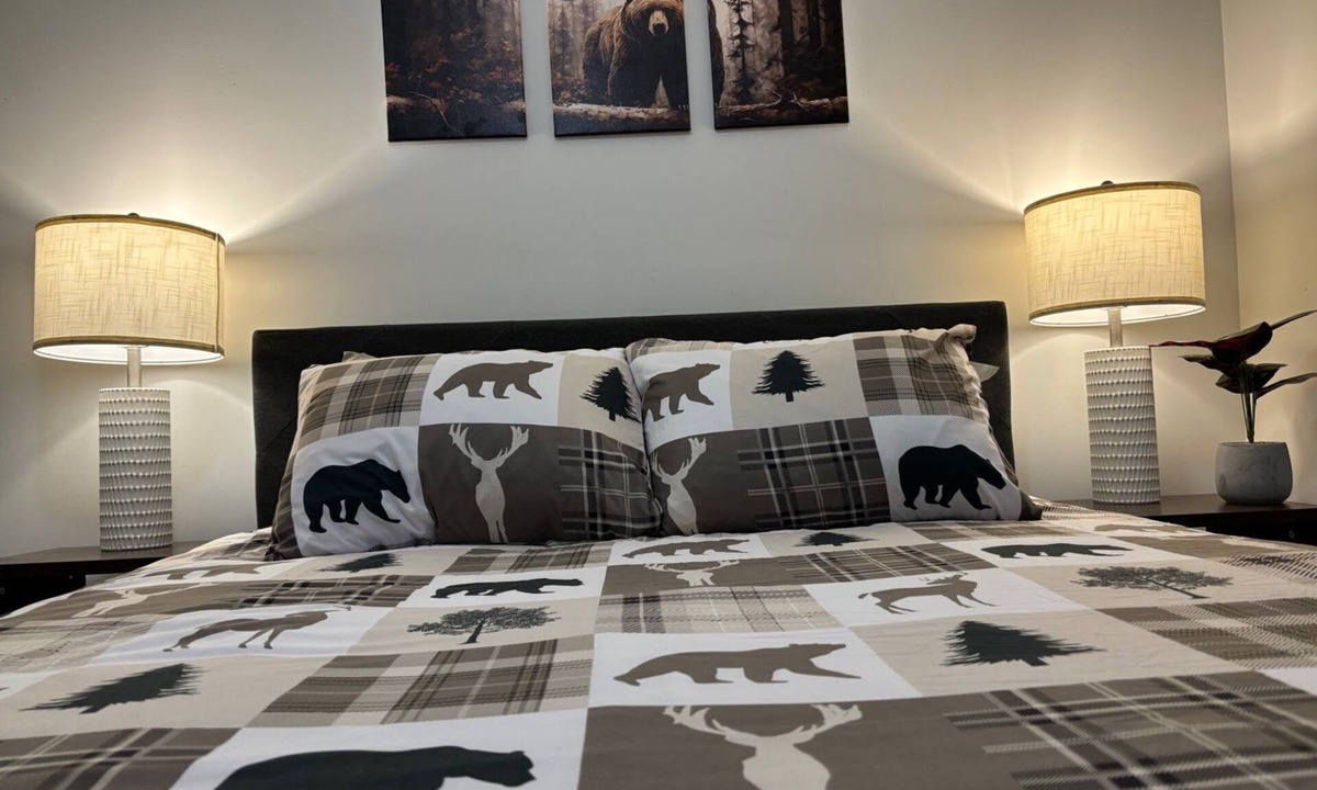 Whitehorse House | Cozy Private Suite in Quiet Whitehorse Neighborhood