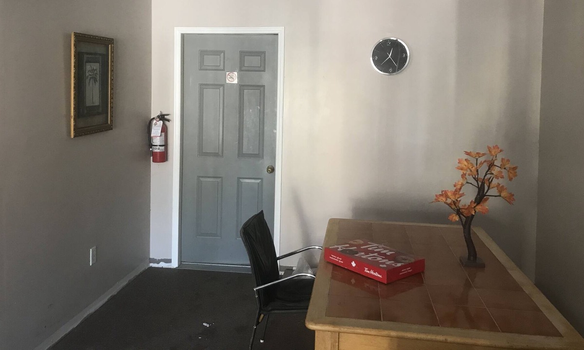 Port Burwell House | Cozy queen-sized bedrooms 3 minutes from beach