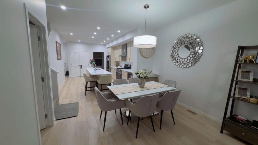 Calgary House | Cozy Room In Glazier Ridge Comfy Home