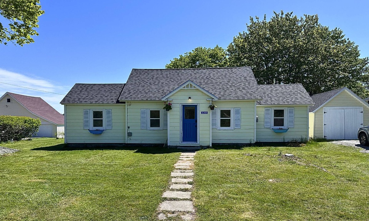 Barrington Cottage | Cozy Seaside Escape at Barrington Bay Cottage