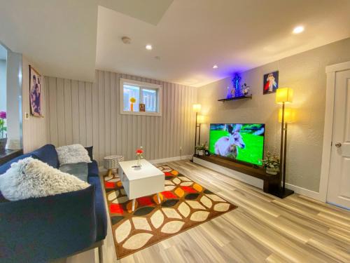 Radisson Heights - Albert Park Hostel | Cozy shared queen bdrm near downtown with private yard - not entire suite