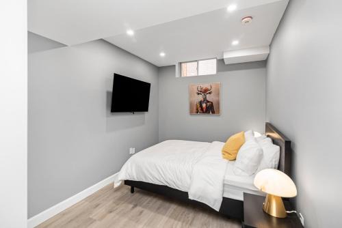 Hamilton Apartment | Cozy Spacious 2BR Suite with Parking & Wi-Fi