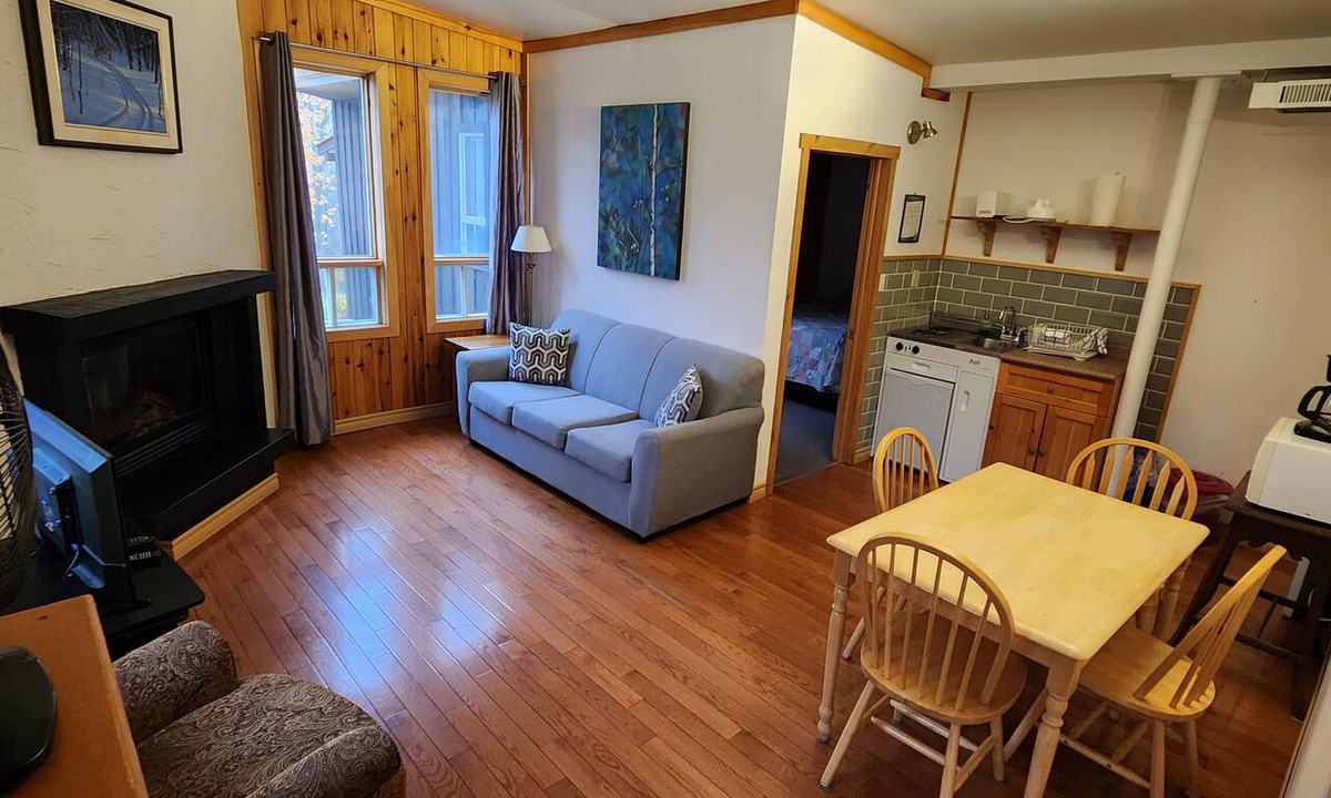 Dysart et al Apartment | Cozy stay at Haliburton Forest. Trails, Wolf Centre, Canopy Tour, 100 lakes!
