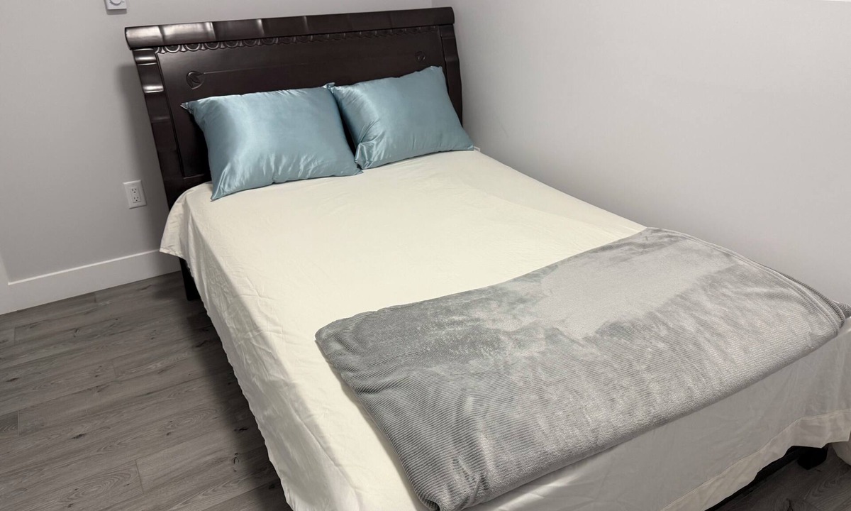 Saskatoon House | Cozy Stay, Comfortable, Peaceful, Clean house