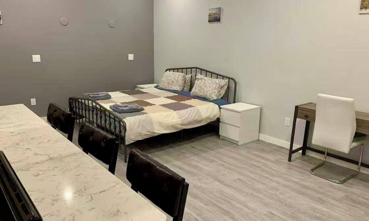 Saanich West House | Cozy suite in Royal Oak