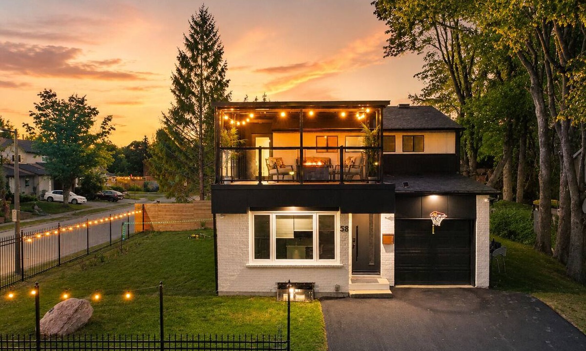 Ajax House | Cozy waterfront family villa near Toronto- Private terrace/BBQ/Lakeview/Games