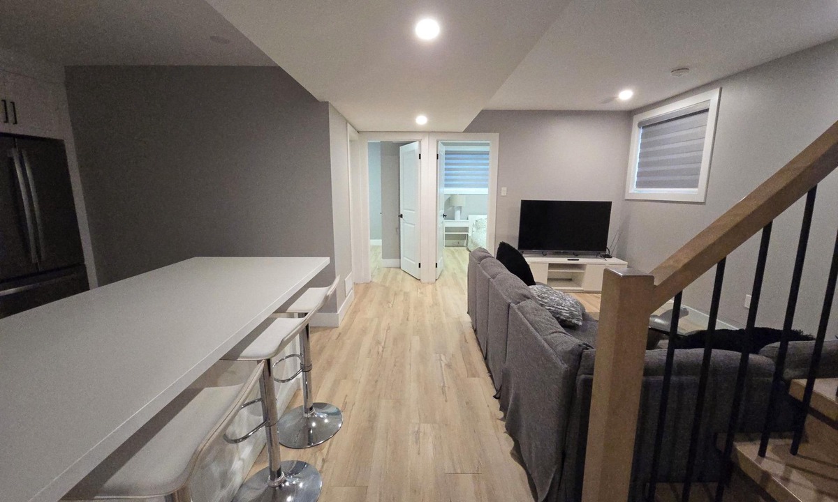 Rosemount Apartment | Cozy2Bedroom Basement Apartment.5mins walk2key amenities & malls.Family-friendly