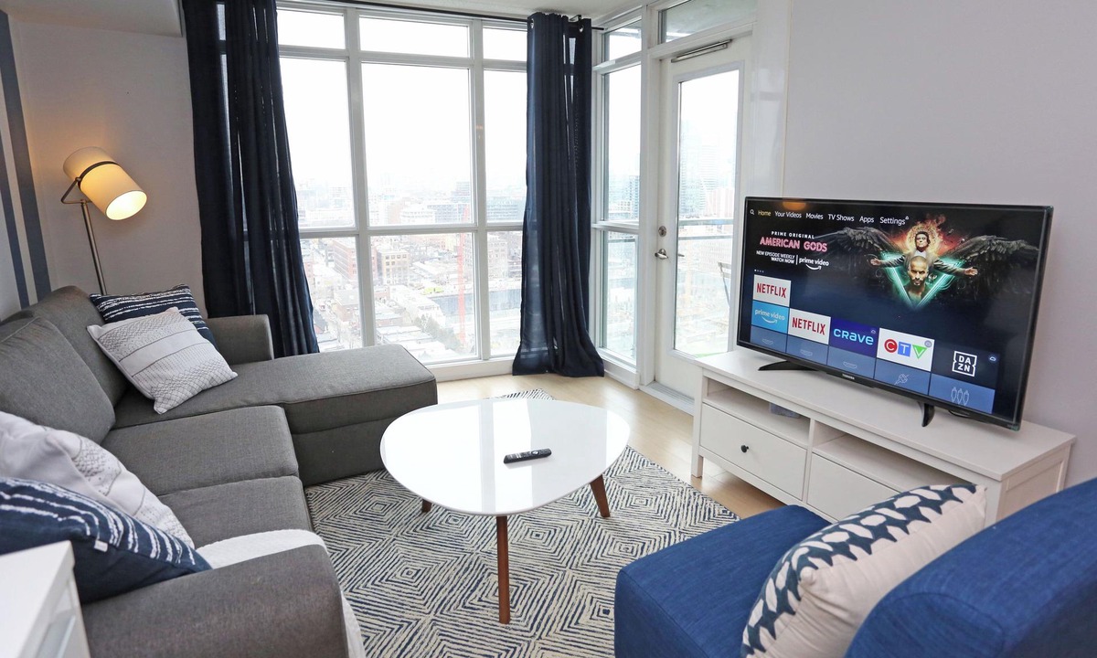 Wellington Place Condo | CozyCondo,CN Tower, Rogers Centre,Balcony, Parking