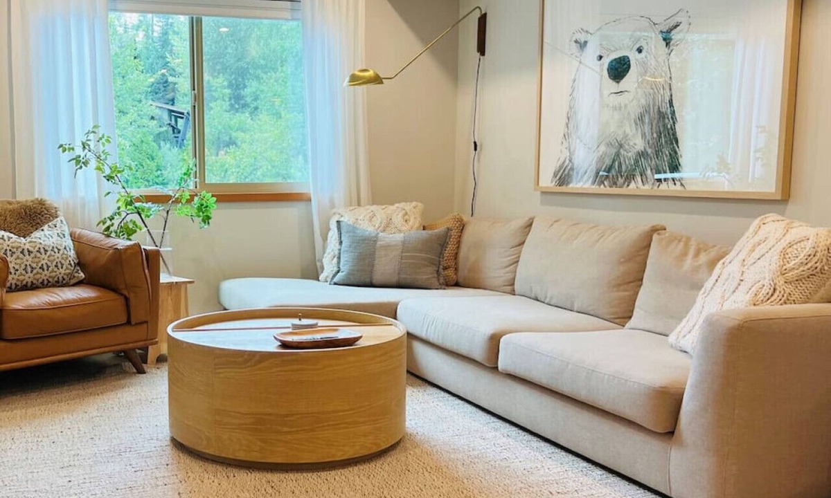 Whistler Creekside Condo | Creekside 2BR:Sleeps 6, Patio + BBQ & Free Parking,Pool, Near Shops and Lakes!