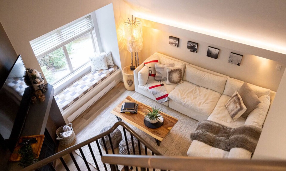 Whistler Creekside Apartment | Creekside 3BR: Sleeps 8,Hot Tub,Pool,Parking, WALK to Lifts, Shopping and More!