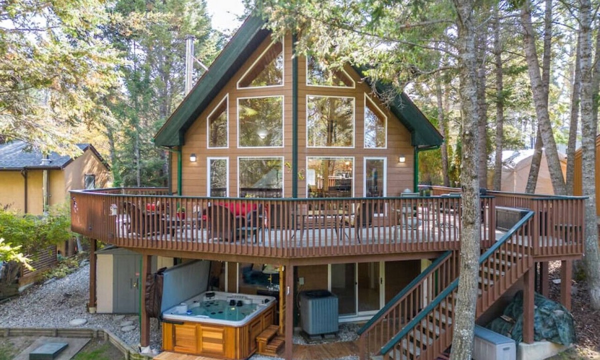 East Kootenay House | Crescent Moon Lodge | A-Frame | Hot Tub | Fire Pit