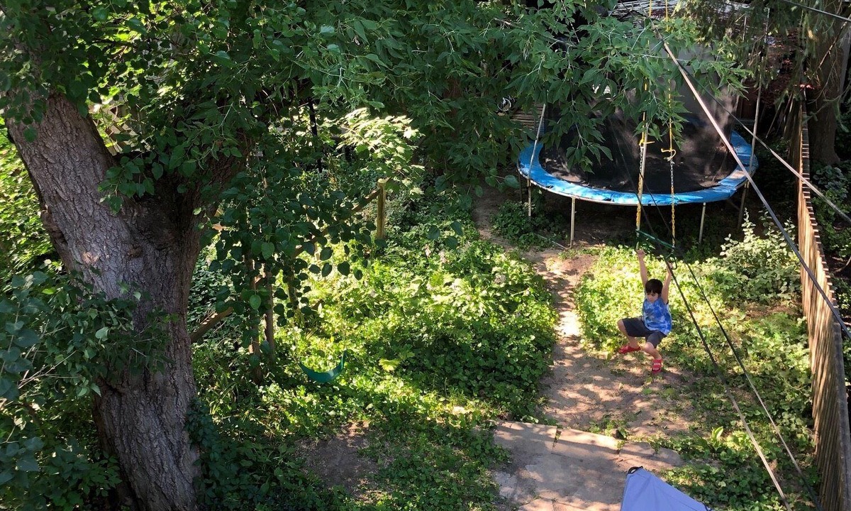 Riverdale House | Cute family house w multiple sundecks, surrounded by parks, pools, tennis courts