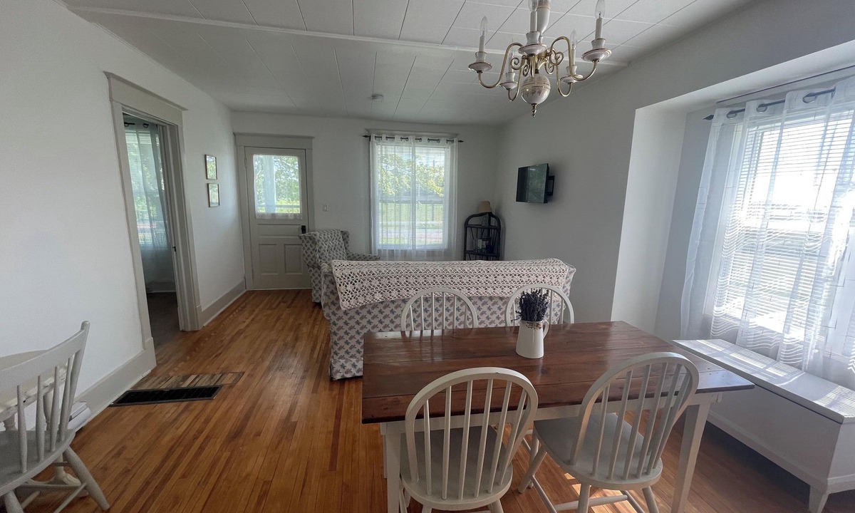 Cape Tormentine Cottage | Cute NB cottage!nWalking distance to sand beaches with distant view of the ocean