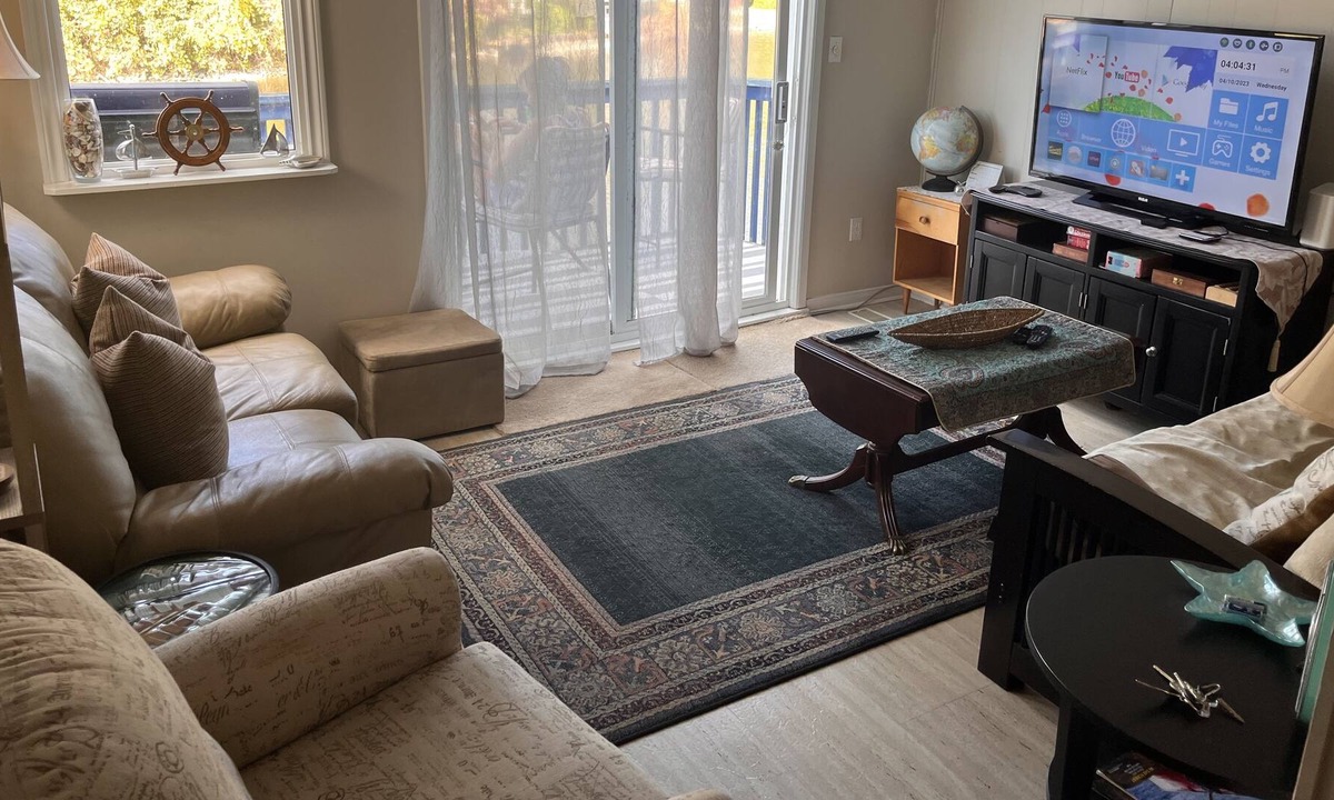 Brock Cottage | Cute one bedroom Boathouse , amazing location and views right on lake Simcoe