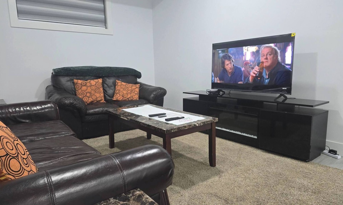 Northeast Edmonton Apartment | Cy Becker Drive 2023 Luxury Home