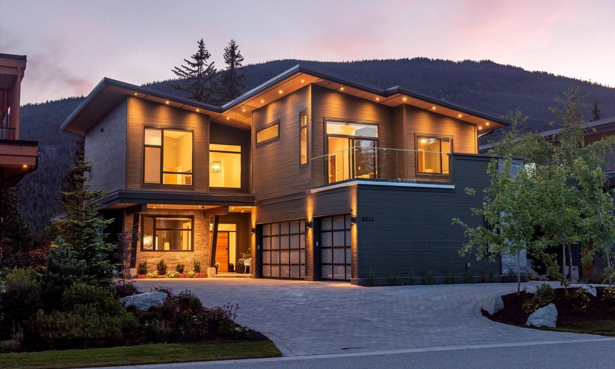 Whistler Ski Chalet | Cypress Links 5 Golf Course Home & Attached Suite