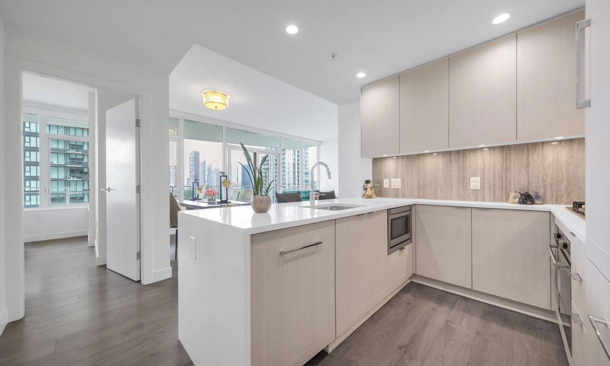 Metrotown Condo | D8 - Bright & Modern 2BR with Stunning City Views