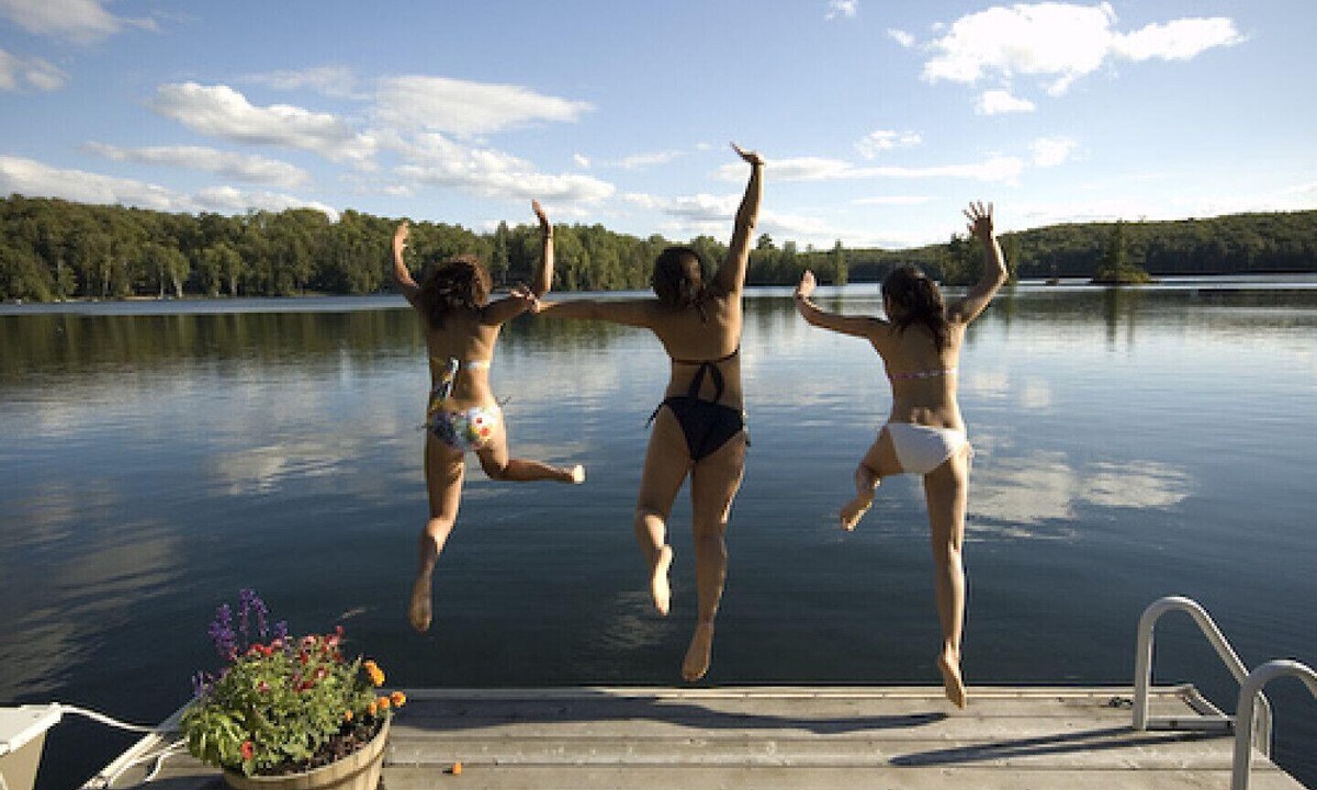 Port Loring Cottage | "DANCING WATERS"! Welcomes your family to MINNEHAHA COTTAGE RESORT #8