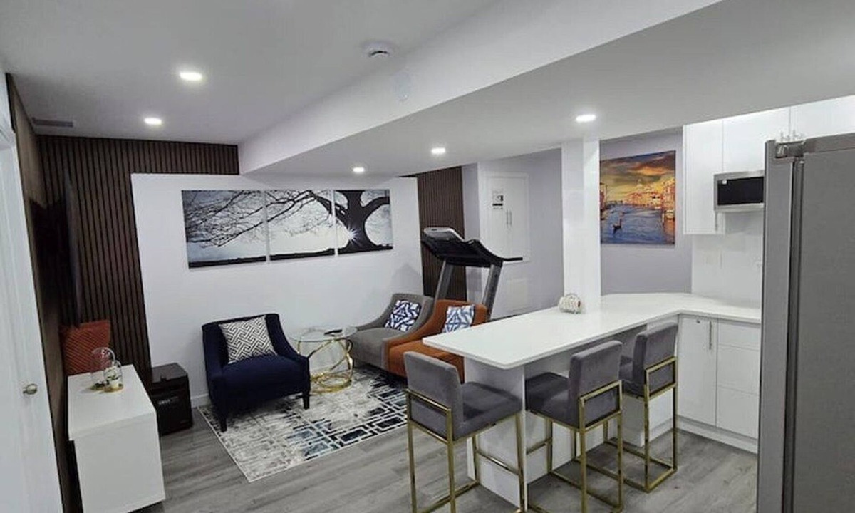 Winnipeg House | Davigo Luxe. Luxuriously furnished with guaranteed guests' privacy & comfort.