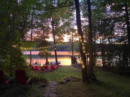 Hastings Highlands House | Dawson Loop Inn 3BR Lakefront Chalet Style Cottage
