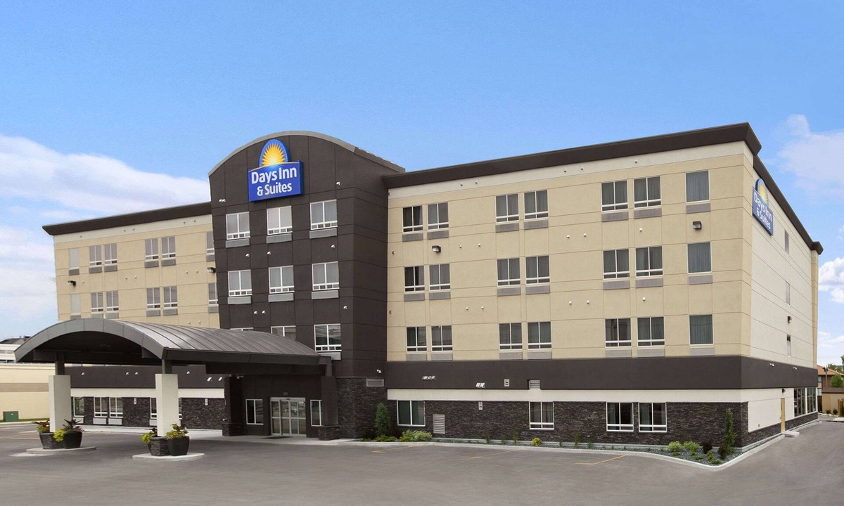 Winnipeg Hotel | Days Inn & Suites by Wyndham Winnipeg Airport Manitoba