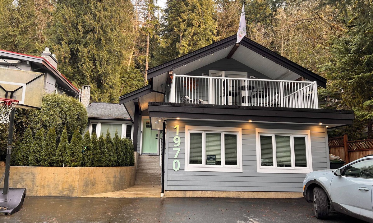 Deep Cove House | Deep Cove Retreat - Beautiful house just steps to the Ocean, Marina & Trails