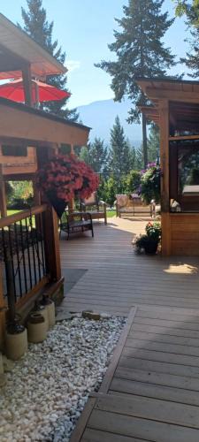 Golden Bed & Breakfast | Deer Ridge B&B
