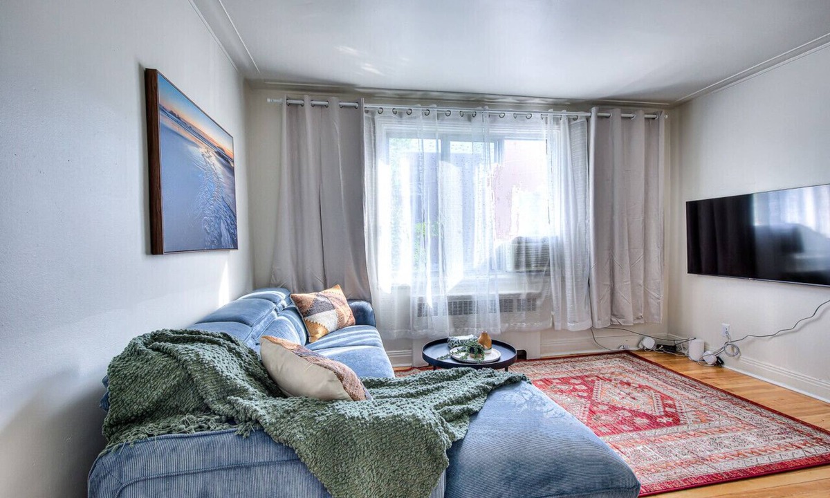 Cote-Des-Neiges—Notre-Dame-De-Grace Apartment | Delightful Style & Comfort in Montreal! Sleeps 4!