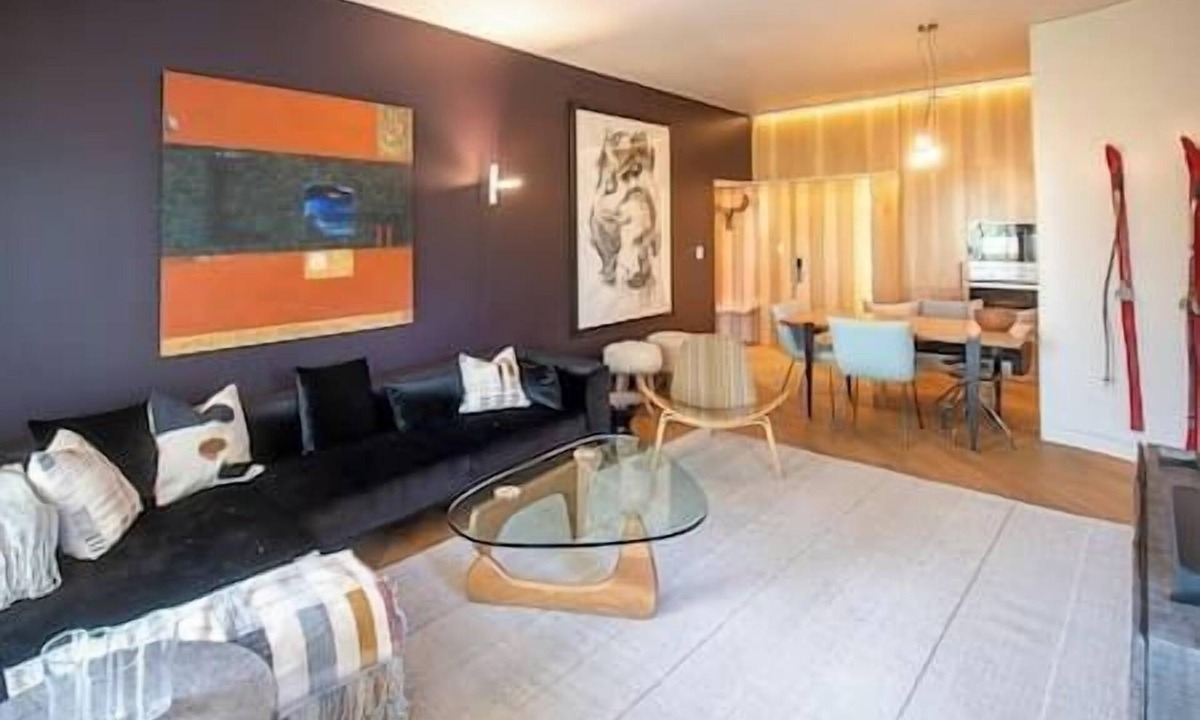 East Kootenay Apartment | Designer 2 BDRM Condo - Ski in/out - Hot Tubs