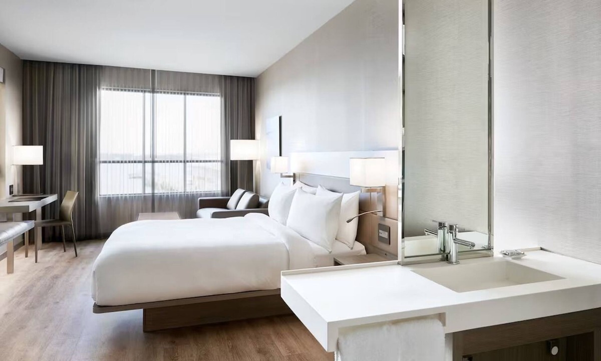 Portland Hotel | Designer Chic Waterfront Room Perfect for Outdoor Enthusiasts & Couples