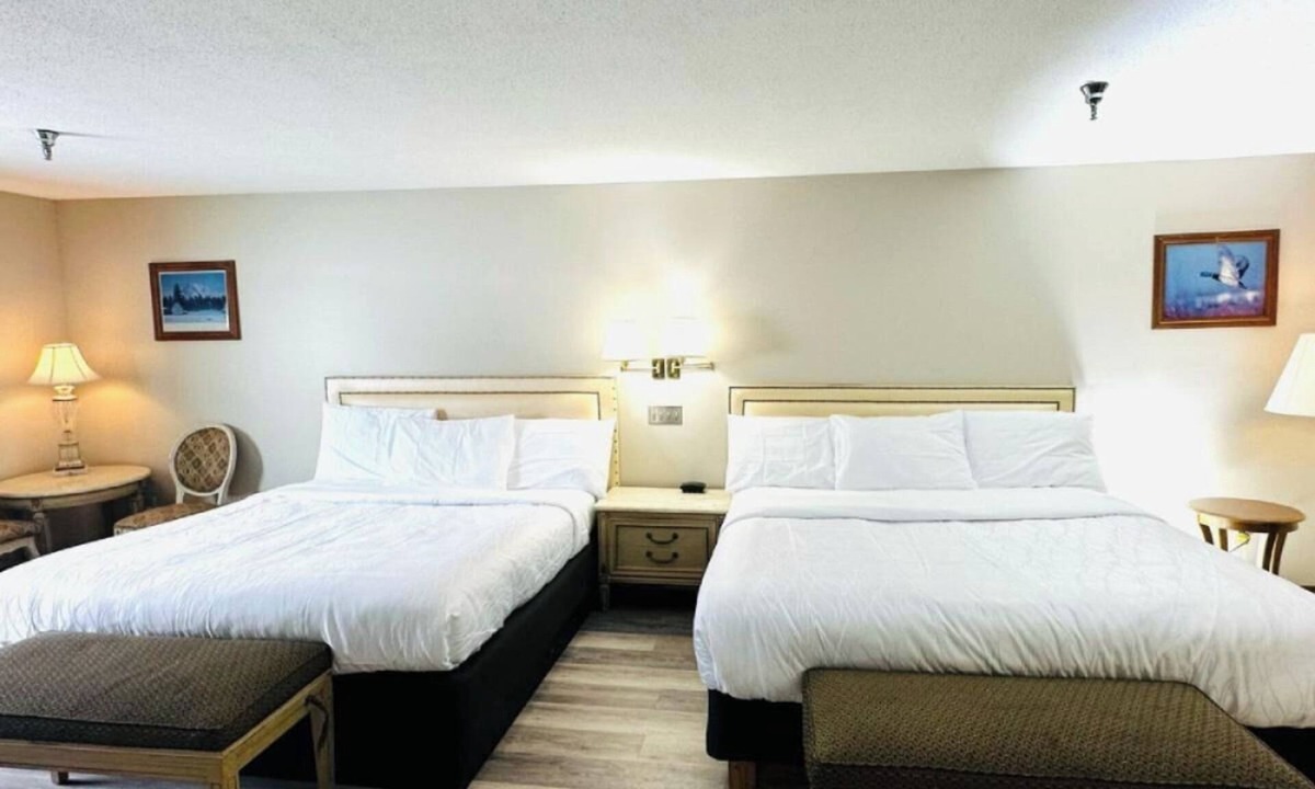 Presque Isle Hotel | Discover Northern Maine Comfort in a Spacious Room w/Plenty of Activities