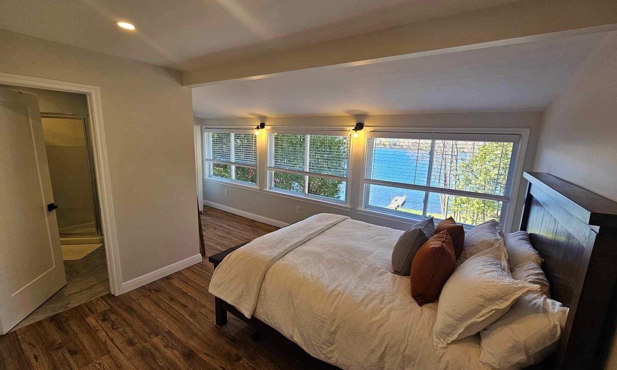 Tay Valley Cottage | Discover the Allure of Cottage Living at Farren Lake House