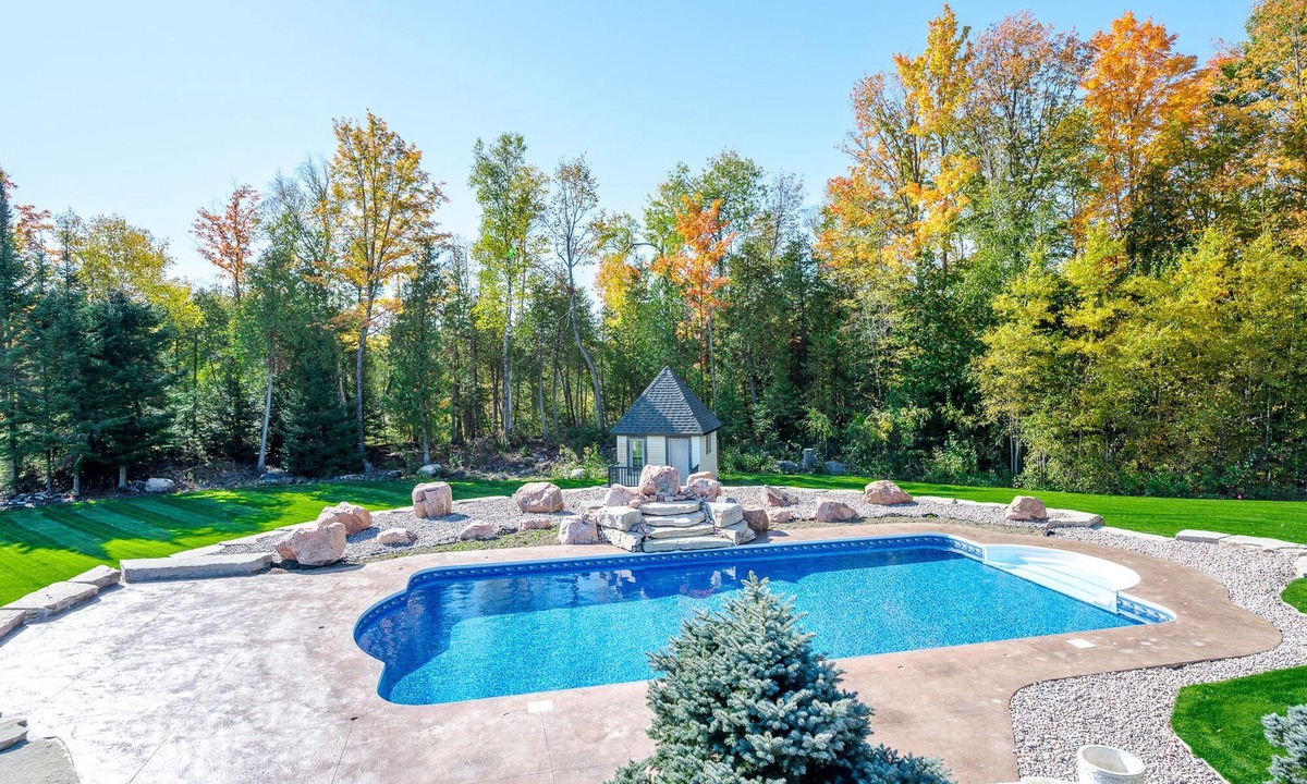Trent Lakes House | Discover Tranquility: Luxurious 7-Bedroom Lakeside Resort Home in Kawartha