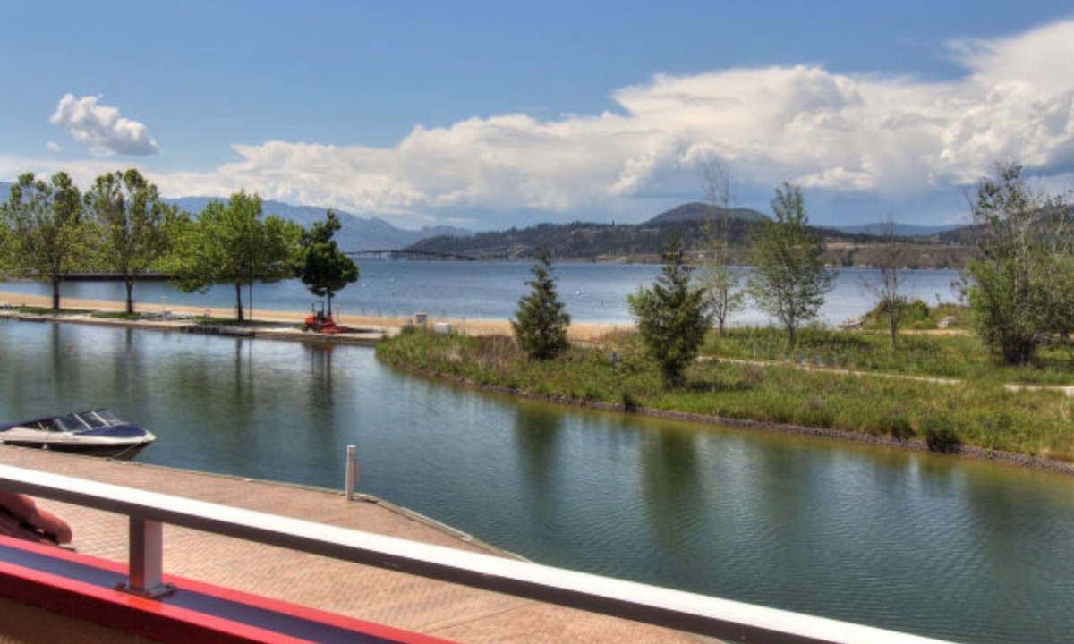 North End Condo | Discovery Bay Resort #222 – 3Bed+Den-3Bath Townhouse