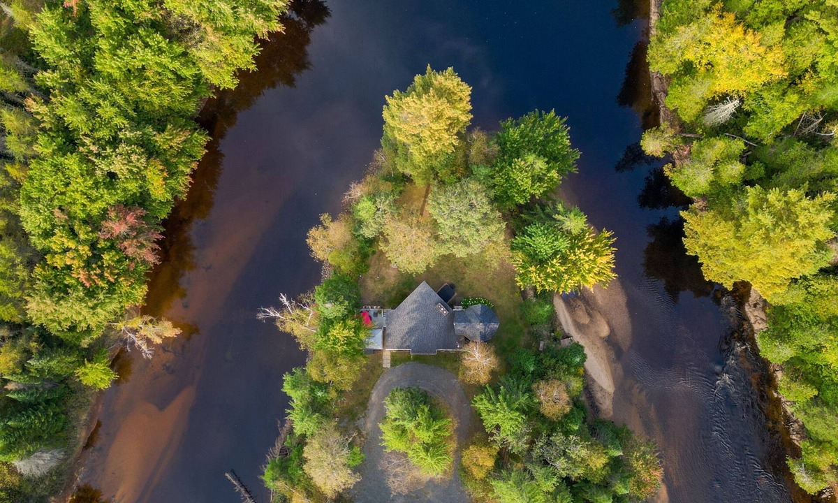 Saint-Alexis-des-Monts Ski Chalet | Domaine des Pins Rouges | 2 entire chalets | 2 4-season spas | 2 BBQs | 7 kayaks