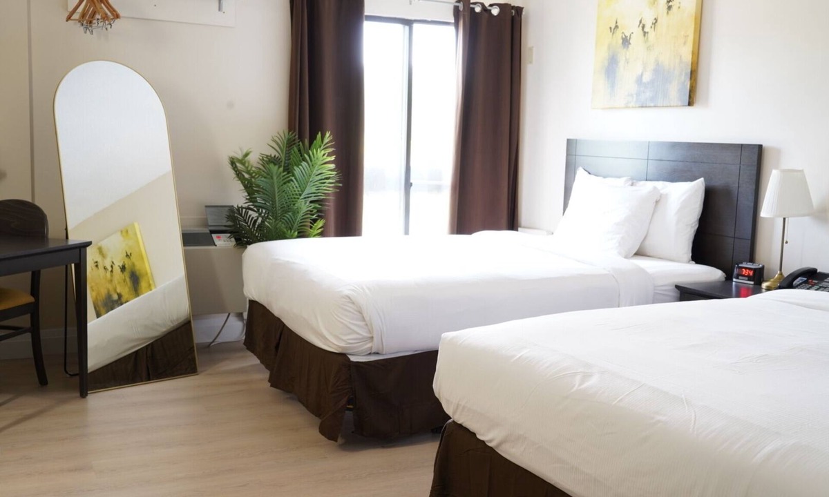 Silvertown Apartment | Double Queen Bachelor Suite w/free breakfast on Niagara Gorge!