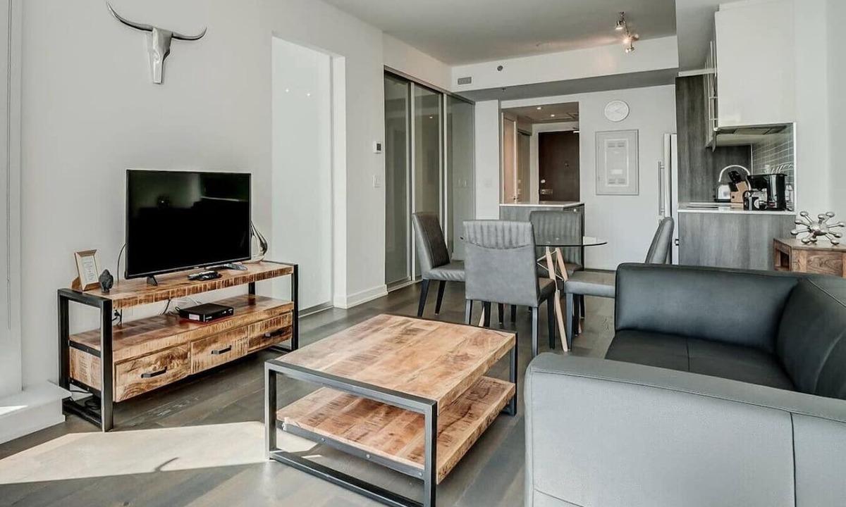 Byward Market - Parliament Hill Apartment | Downtown 2BR Gem with Balcony and Skyline Views