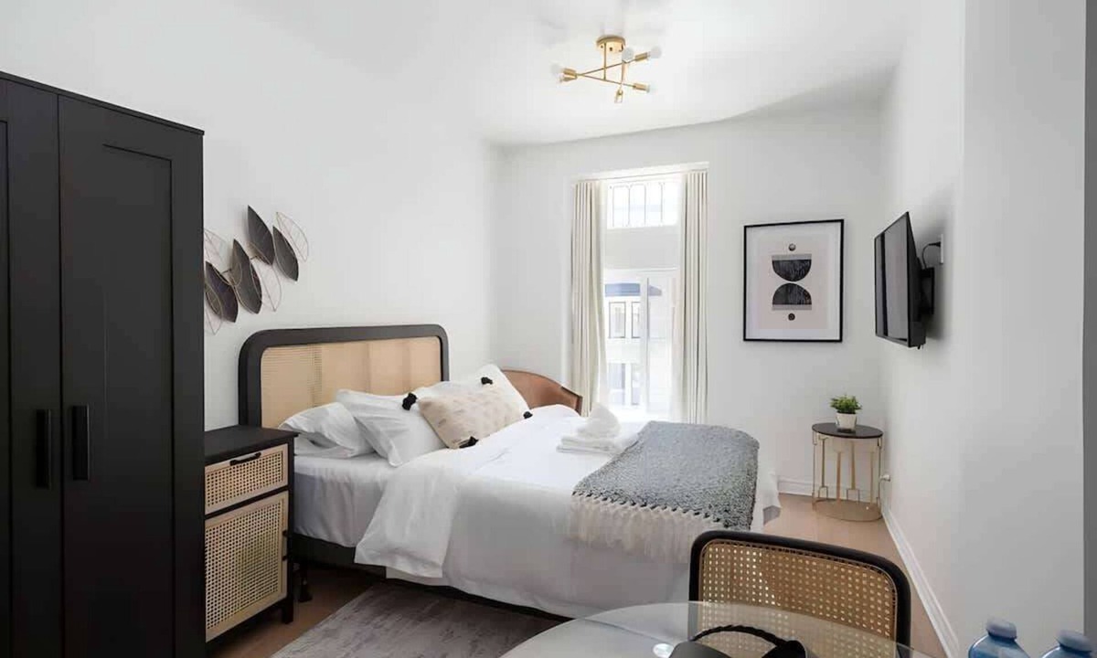 Downtown Montreal Apartment | Downtown Comfort | Modern Apartment in Prime Area