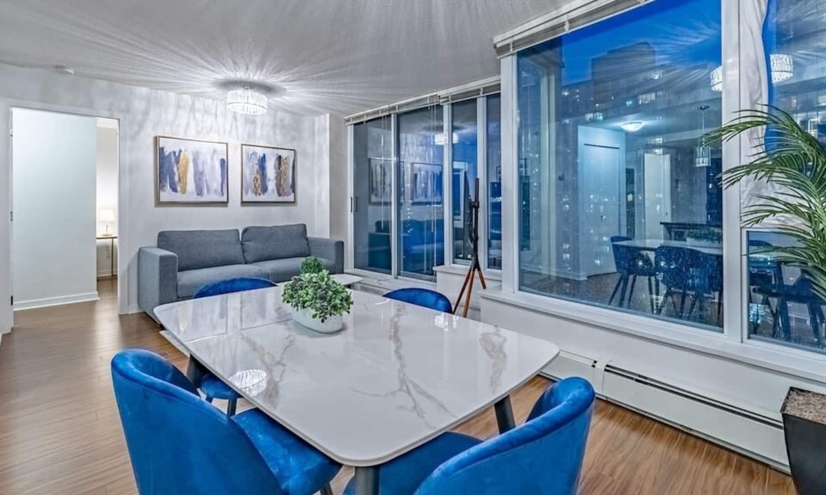 Crosstown Apartment | Downtown Condo with Great City Views