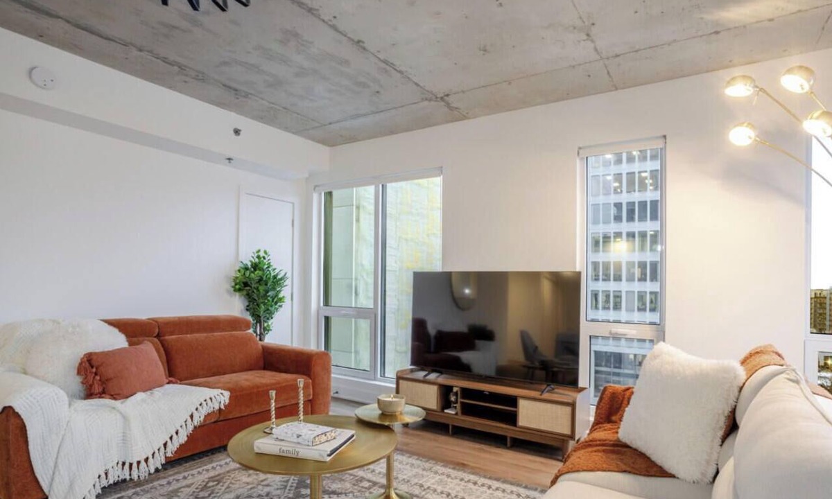 Gay Village Apartment | Downtown Haven – Free Parking