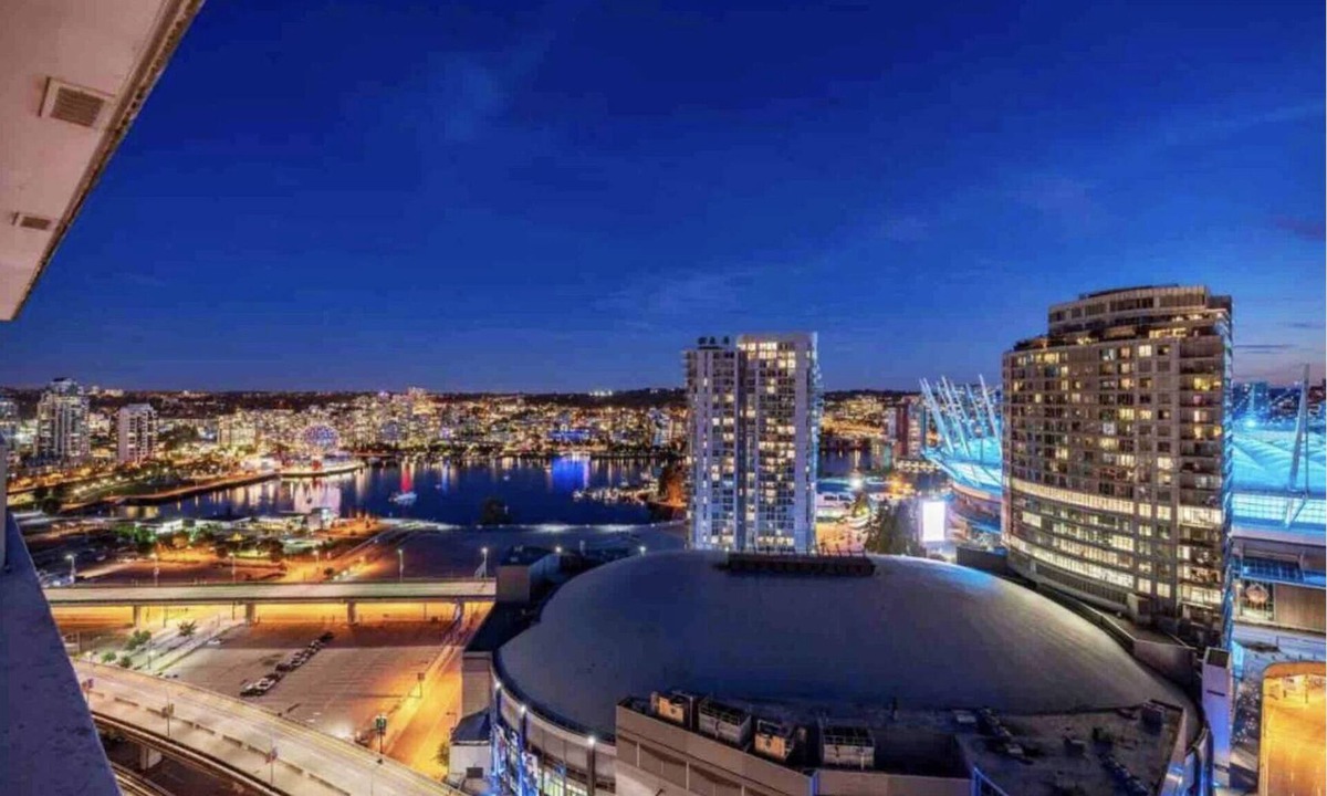 Crosstown Condo | Downtown High-rise Condo Amazing View+Pool+Hot Jacuzzi+Sauna+Gym+ free Parking