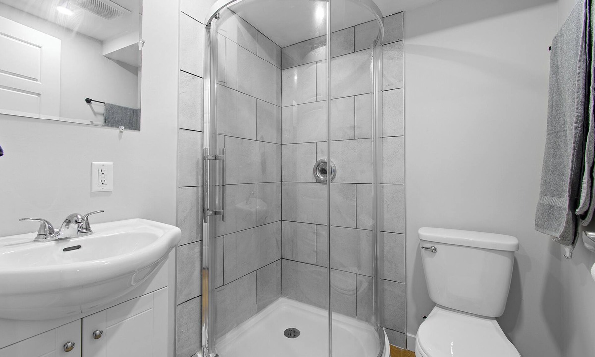 Hull Apartment | downtown location brand new unit#1