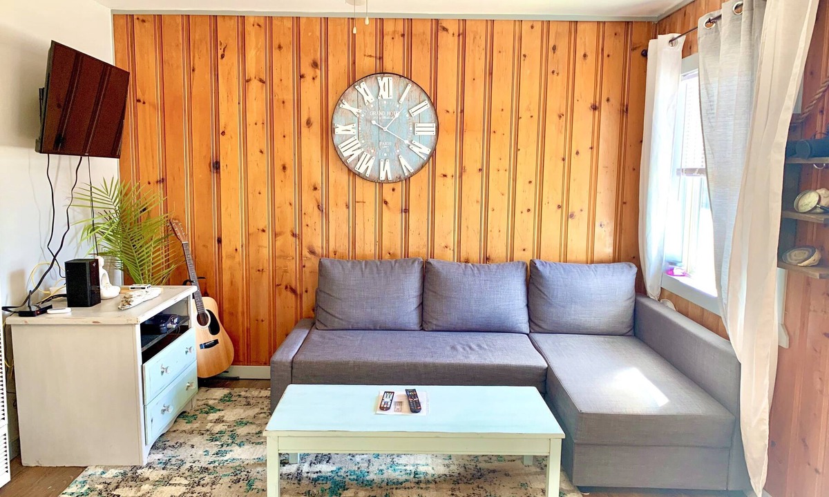 Golden Hotel | Downtown Suite w/Mountain Views - Walking Distance to Restaurants & Shops