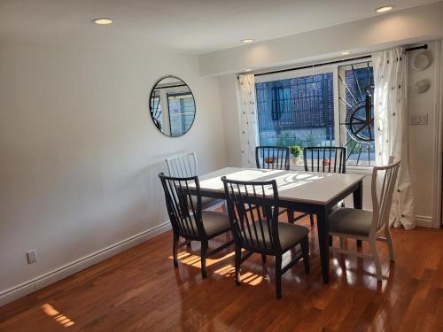 Dovercourt Park Villa | Downtown Toronto House Central 2BED 2BATH Subway Free Parking