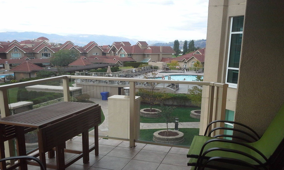 Central Okanagan Condo | Downtown Waterfront Kelowna British Columbia Canada