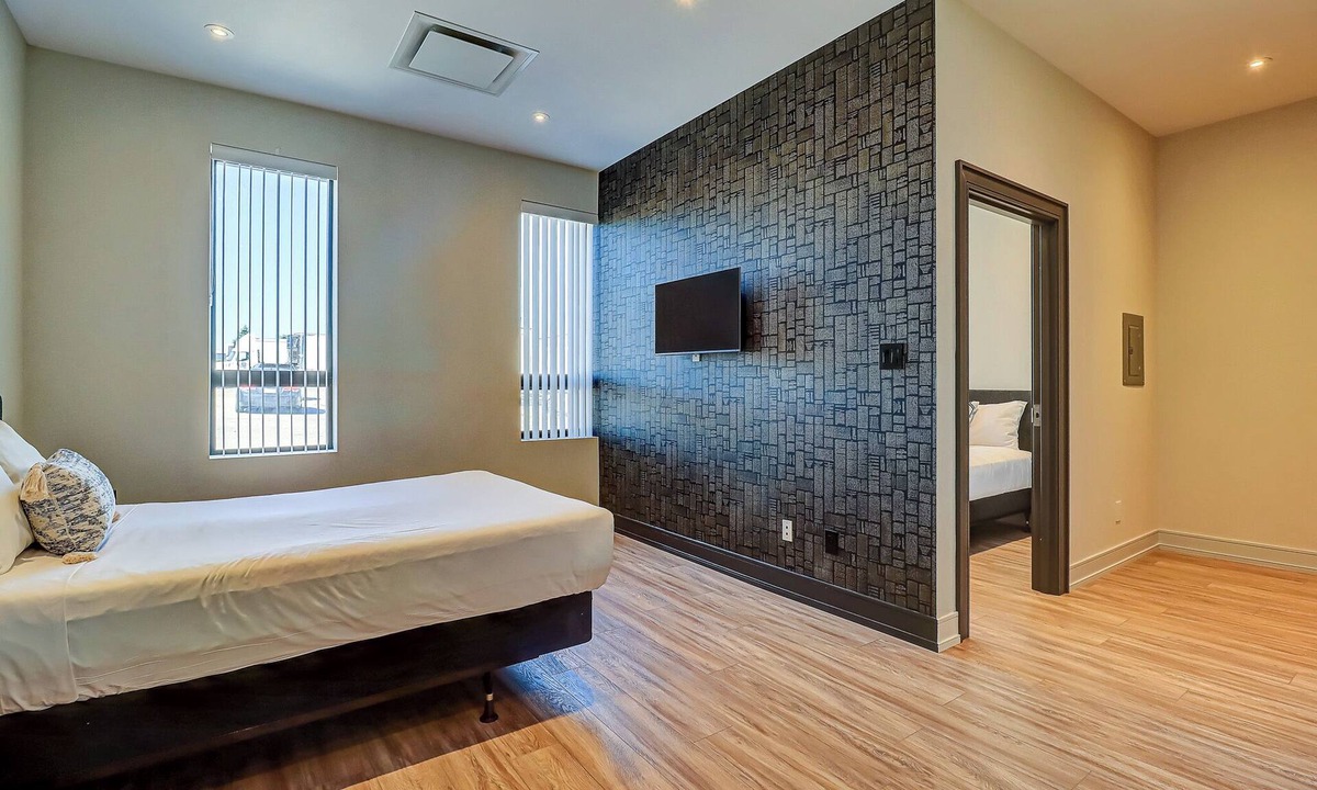 Northeast Mississauga Hotel | Dream Suites Near YYZ Airport
