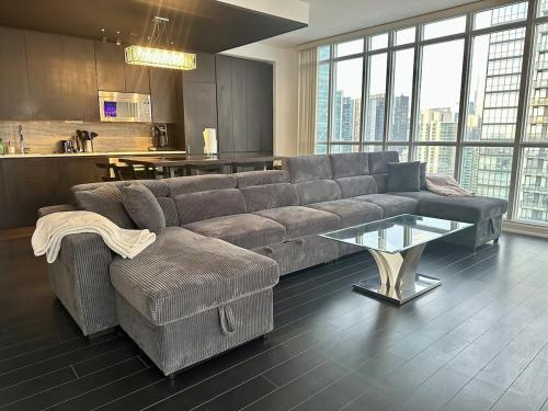 CityPlace Apartment | Dreamspace 3 Bdrms with 1 Parking