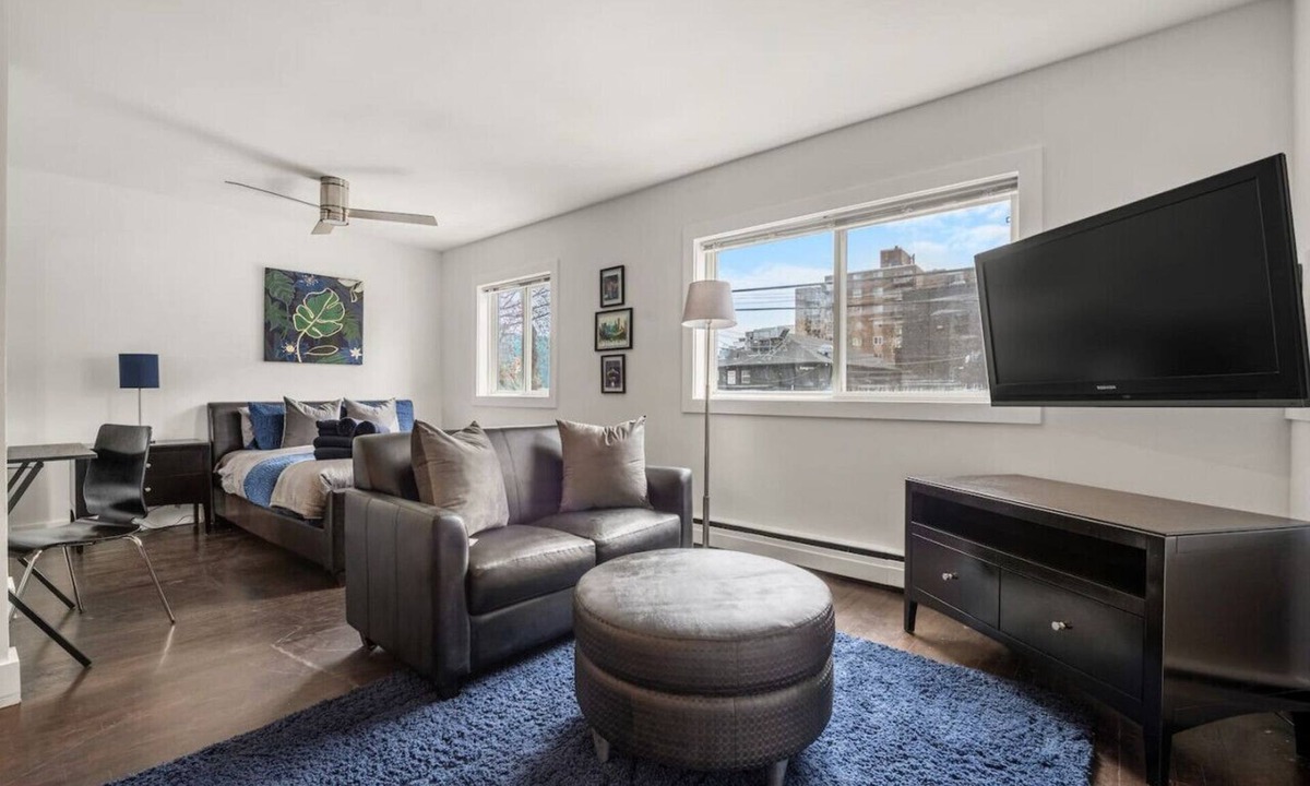 Beltline Apartment | DT Studio: Near Stampede, 17th Ave Dining & Shops