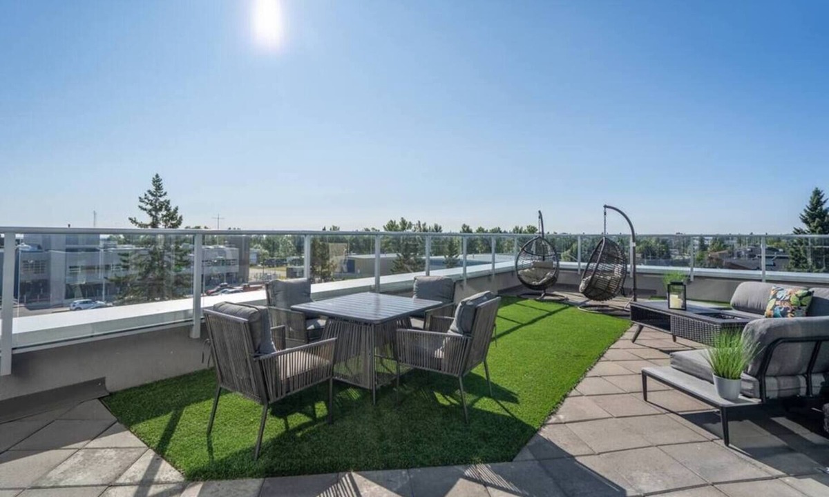 Richmond Condo | DT Views from Every Room - XL Private Patio, AC